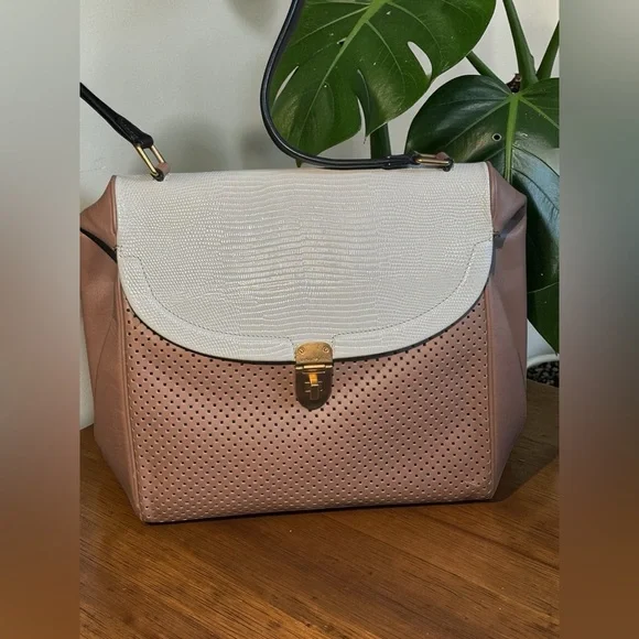 Emporio Armani leather crossbody bag - Picture 3 of 11